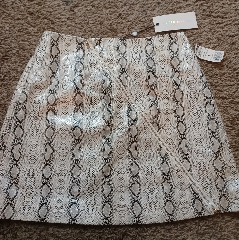 Snakeskin print skirt